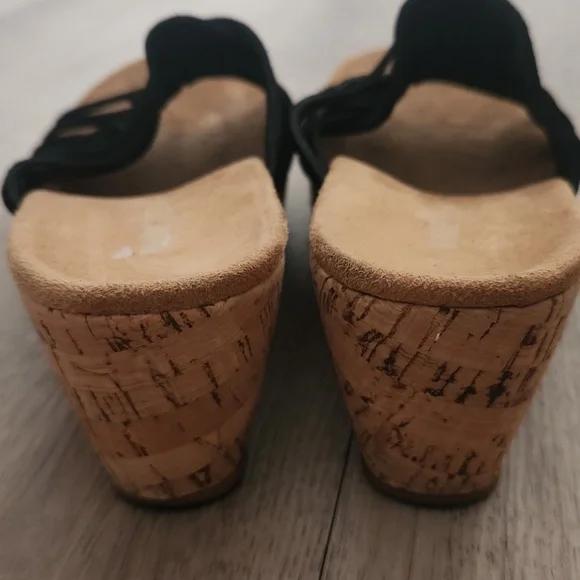 Minnetonka Black Woven Wedge Sandels - Picture 4 of 5